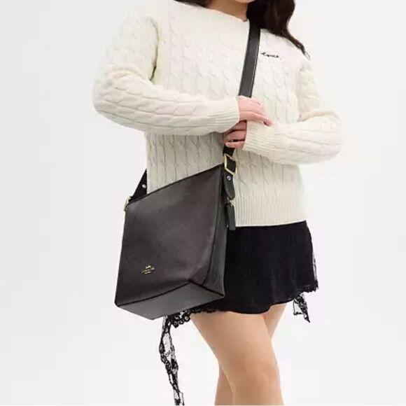 🆕🔥NWT! Coach Val Duffle Bag in Signsture Canvas Brown/Black Msrp:$398.00 - Picture 4 of 4